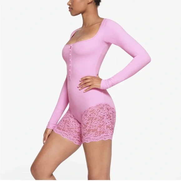 NWT Skims Fits Everybody Lace Long Sleeve Onesie Pink Medium - Picture 5 of 5